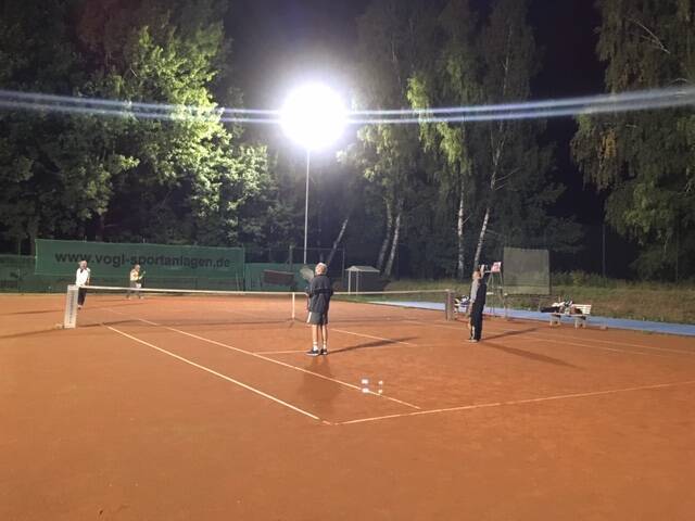 Tennisplatz mit Flutlicht – Tennisclub Chemnitz-Altendorf